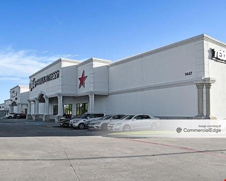 A look at Oaktree Plaza Retail space for Rent in Denton
