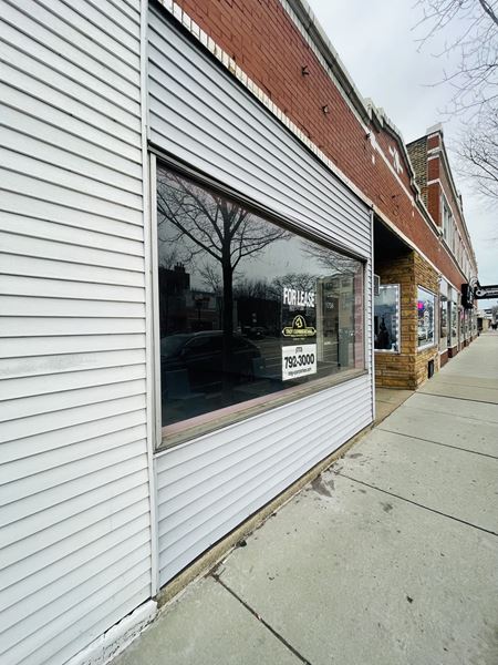 A look at 1756 W Lawrence Ave commercial space in Chicago