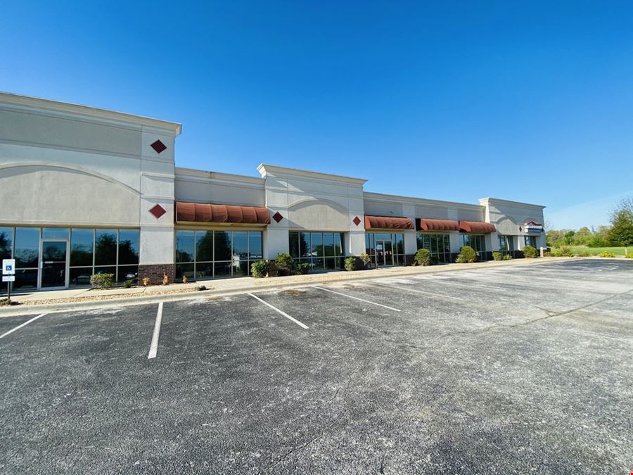 1,400 to 4,200 sf Retail Space For Lease on Republic Rd & West Bypass