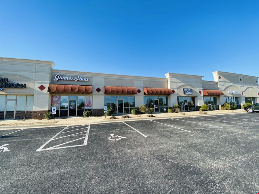 1,400 to 4,200 sf Retail Space For Lease on Republic Rd & West Bypass