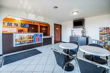 A look at Motel 6 Columbus commercial space in Columbus