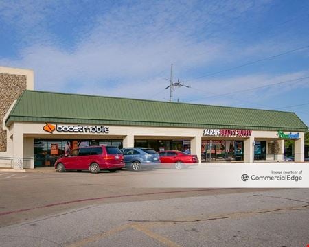A look at Oates Park Shopping Center commercial space in Mesquite