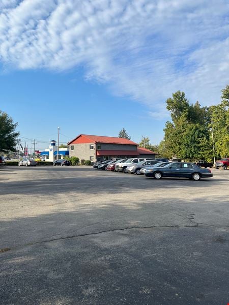 A look at Rocky's Auto Sales commercial space in Louisville