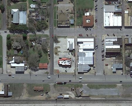 A look at 106 West 2nd Street commercial space in Hearne