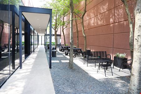 6671 Southwest Freeway - Houston