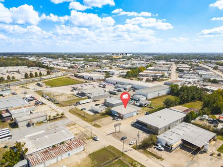 A look at Office Warehouse Opportunity near Airline at S Choctaw Industrial space for Rent in Baton Rouge