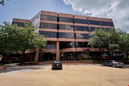 A look at Forest Ridge Plaza Commercial space for Rent in Bedford