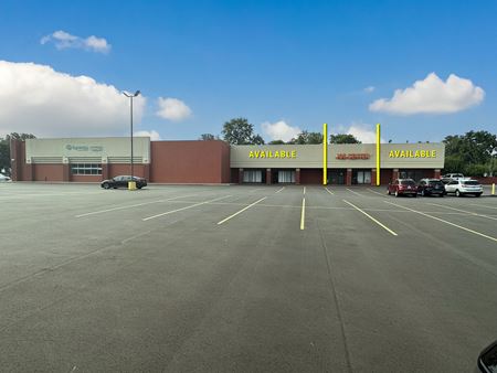 A look at Warren Shopping Plaza Commercial space for Rent in Warren