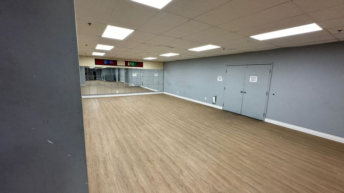 5,200 sqft warehouse & 1,866 sqft office for rent in North York