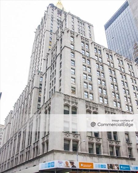 A look at New York Life Insurance Building Retail space for Rent in New York