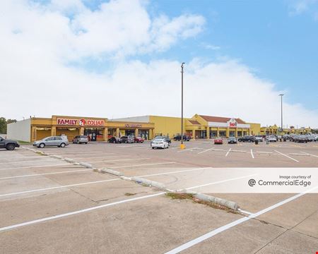 A look at Lakegrove Center commercial space in Dallas