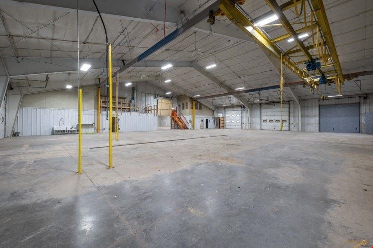 Large warehouse with offices - Hot Springs, SD