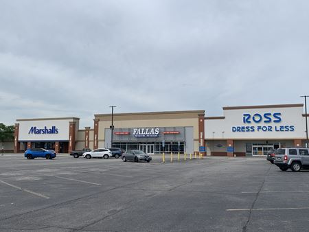 A look at River Oaks West Shopping Center Commercial space for Rent in Calumet City