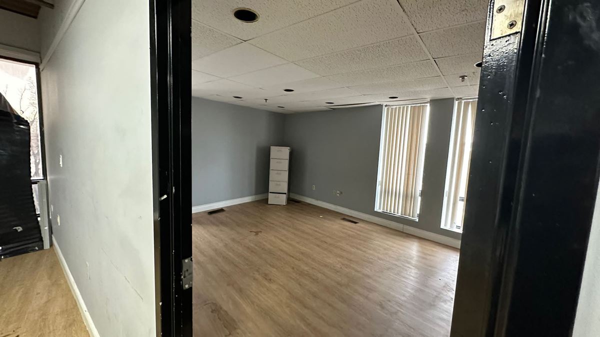 5,200 sqft warehouse & 1,866 sqft office for rent in North York