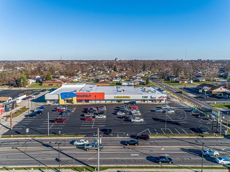 A look at Cable Crossing Shopping Center commercial space in Lima