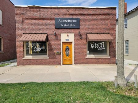 A look at 212 E Mazon Ave commercial space in Dwight