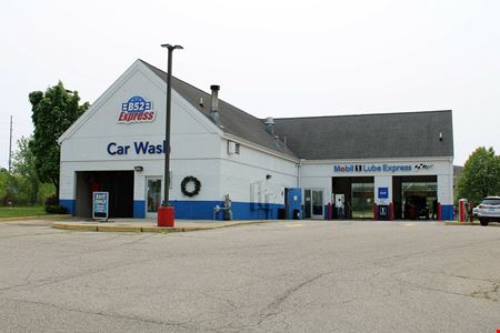 A look at Mobil 1 Quick Lube &amp; B-52 Express Wash Commercial space for Sale in Grand Rapids