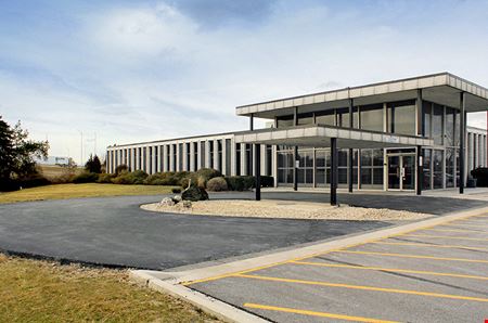 A look at 901 W Oakton Commercial space for Rent in Des Plaines