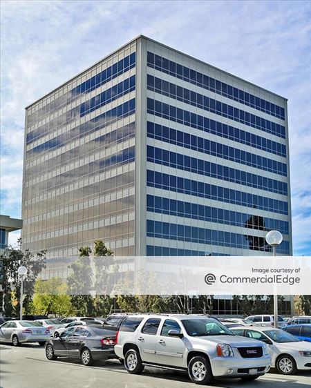 A look at Woodland Hills Financial Center Commercial space for Rent in Woodland Hills