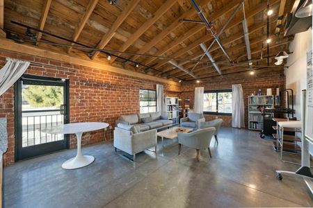 A look at 1715 N Gower Street Office space for Rent in Los Angeles
