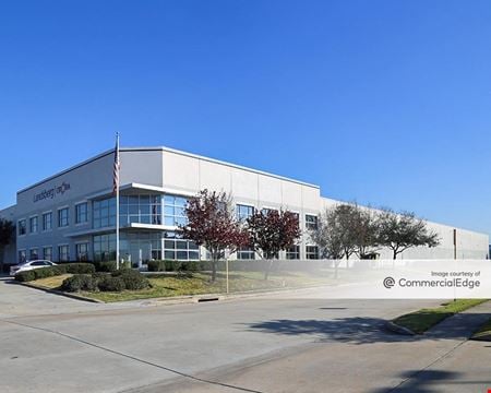 A look at Sam Houston Center commercial space in Houston