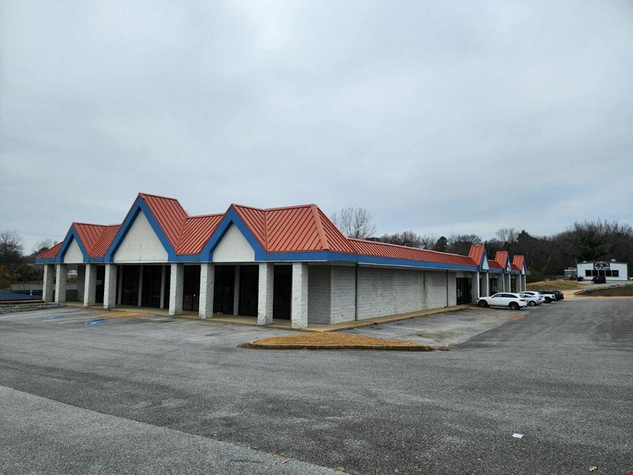 HIgh-Visibility Retail/Office/Warehouse Multi-Suite Building on Hard Corner in Batesville