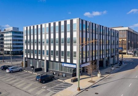 A look at 4747 West Peterson Avenue commercial space in Chicago