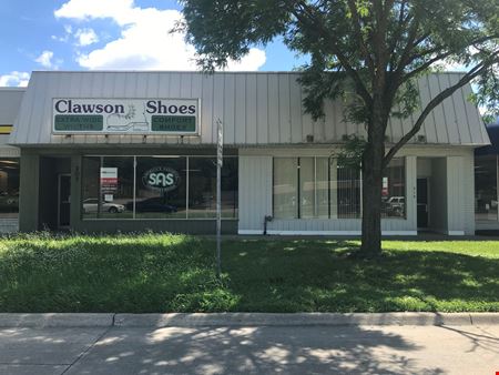 A look at 307 W 14 Mile commercial space in Clawson