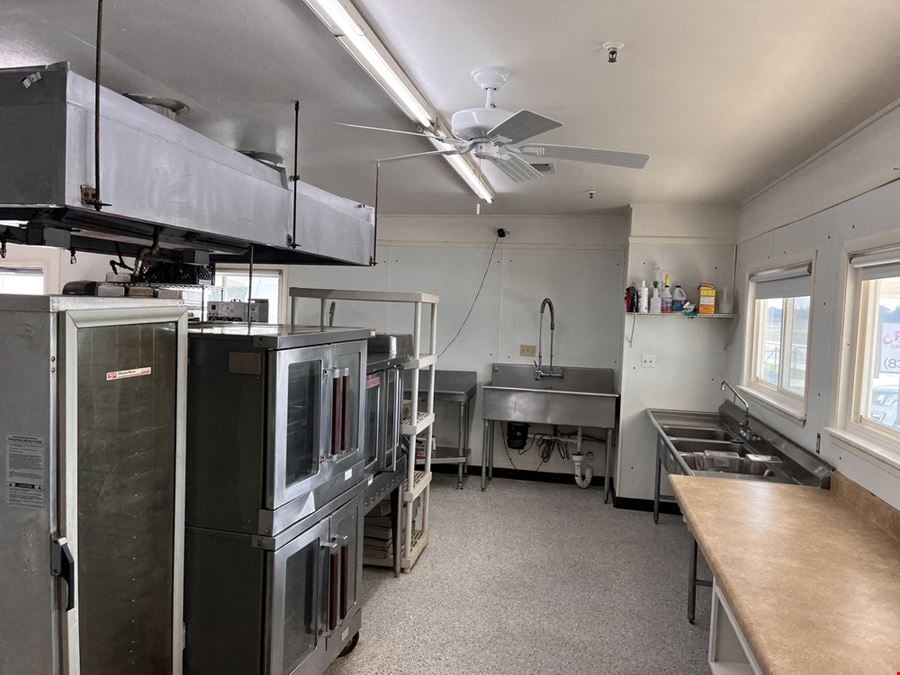 Tenant Investment Opportunity w/ 13.29% Cap Rate - Turnkety Commercial Kitchen