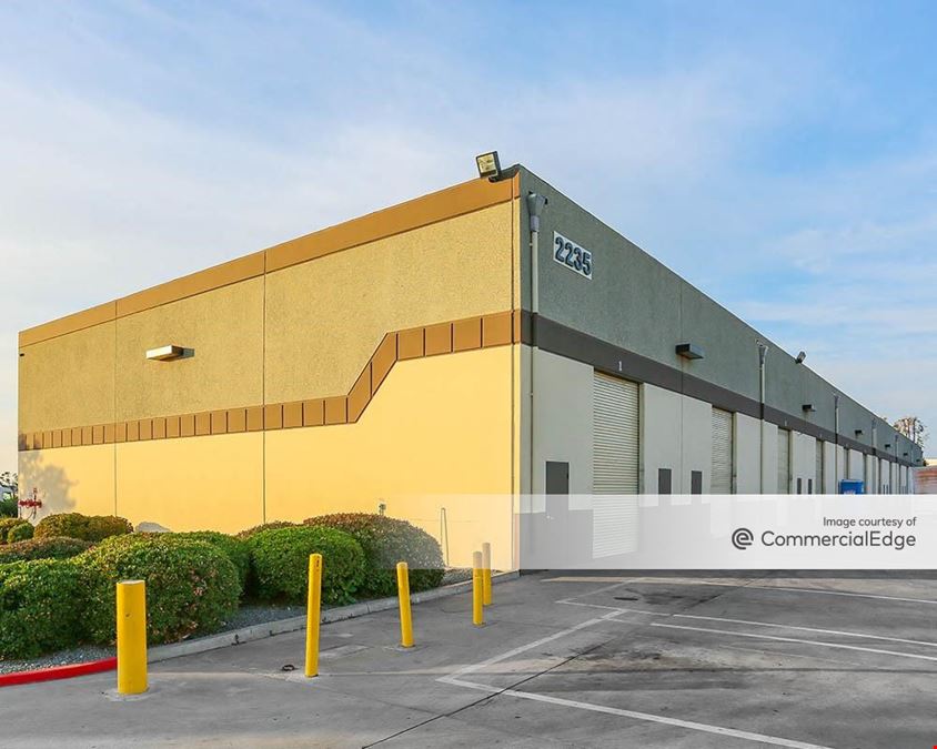 Industrial Space For Rent at 2225 Avenida Costa Este 42Floors