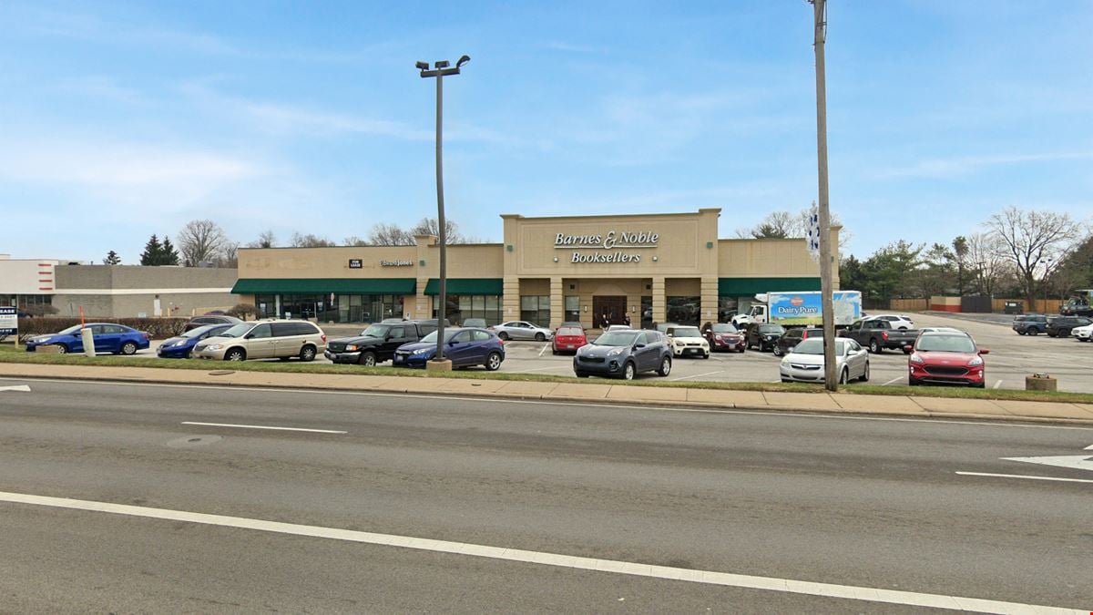 Barnes & Noble Plaza | 4,000 SF Total - Divisible to 1,500 and 2,500 SF