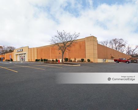 A look at Darinor Plaza commercial space in Norwalk