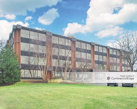 A look at Royal Glen Office Center Office space for Rent in Glen Ellyn