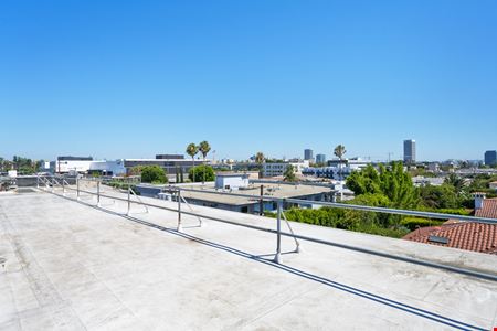 A look at 7966 Beverly Blvd Office space for Rent in Los Angeles