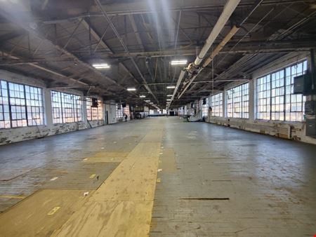 A look at 11,000 sqft shared industrial warehouse for rent in Hawthorne Commercial space for Rent in Hawthorne