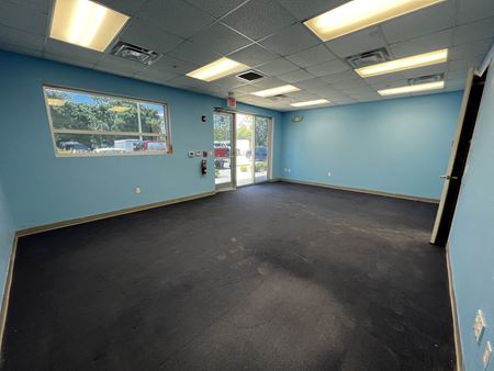 A look at Country Lakes Business Center commercial space in Fort Myers