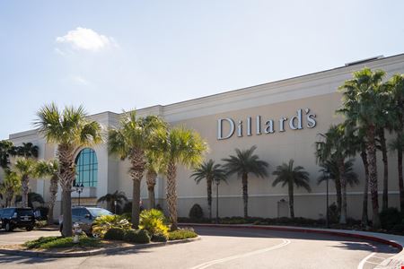 A look at Lakeside Shopping Center commercial space in Metairie