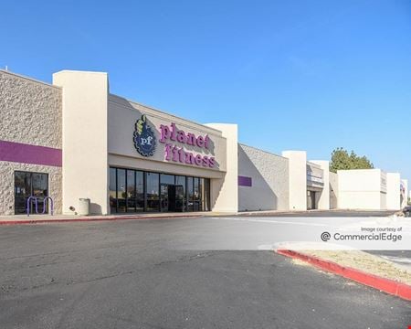 A look at 2300 White Lane commercial space in Bakersfield