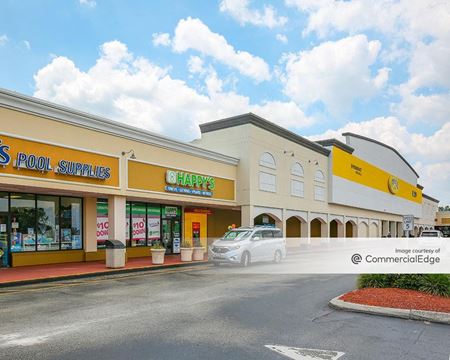 A look at Woodlake Plaza Commercial space for Rent in Tampa