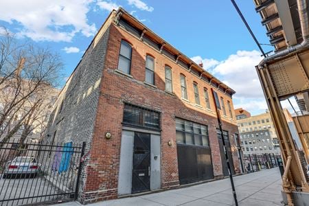 A look at 942 W Lake St commercial space in Chicago