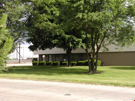 A look at Amrhein Commerce Center commercial space in Livonia