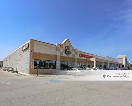 A look at Kroger Pioneer Plaza commercial space in Arlington