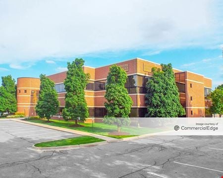 A look at Country Club Office Centre commercial space in Farmington Hills