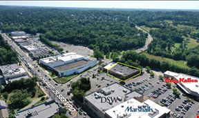 Prime Grocery Anchored Manhasset Retail