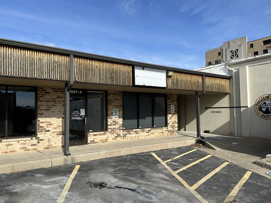 ± 900 SF Of Office/Retail Space for Lease near Mercy Hospital