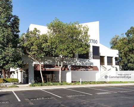 A look at Lake Center Office Park Office space for Rent in Santa Ana