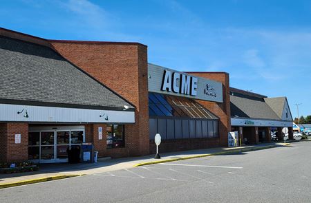 A look at Fox Run Shopping Center commercial space in Bear