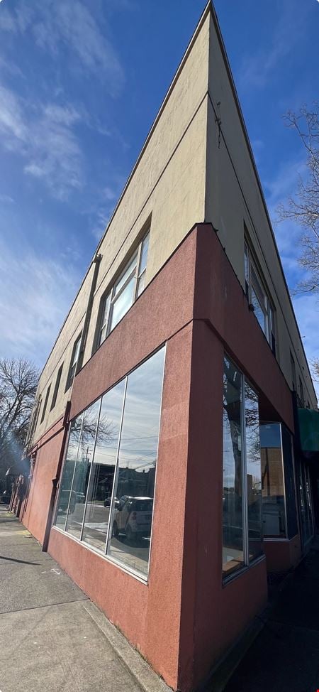 A look at Sandy II commercial space in Portland