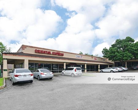A look at Cameron Oaks Plaza Commercial space for Rent in Austin