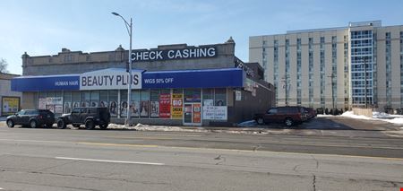 A look at Highland Park Plaza commercial space in Highland Park